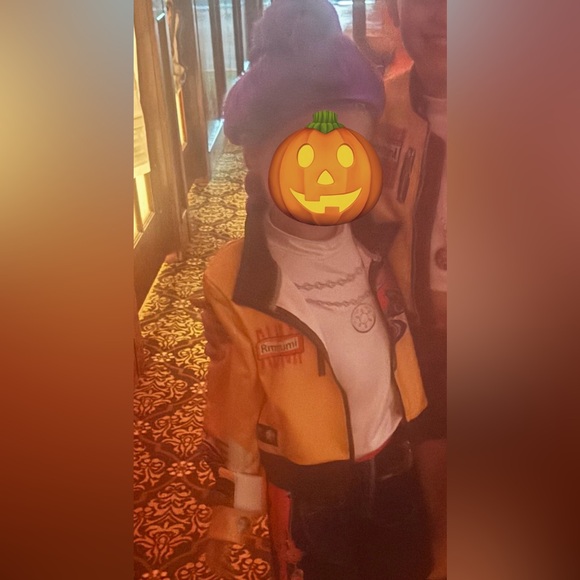 KPop Demon Hunters Rumi Halloween Costume - jacket, shirt, shorts and wig - Picture 2 of 3